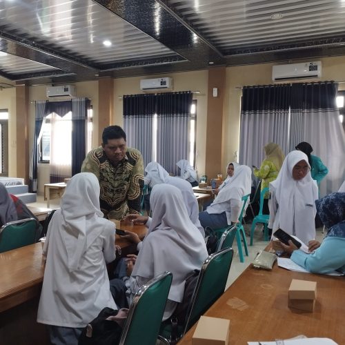 Tindak Lanjut Kegiatan Literasi Digital: Persiapan Praktik Pembuatan Majalah di Laboratorium UMS