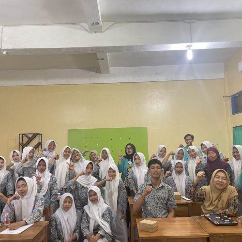 Peka pada Peristiwa, Terampil Menulis: Cerita Siswa SMK Muhammadiyah Kartasura Berlatih Menulis Berita bersama UMS
