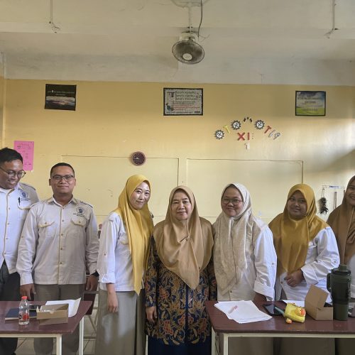 Guru SMK Muhammadiyah Kartasura Belajar Mengubah Pengalaman Mengajar Menjadi Tulisan Bermakna