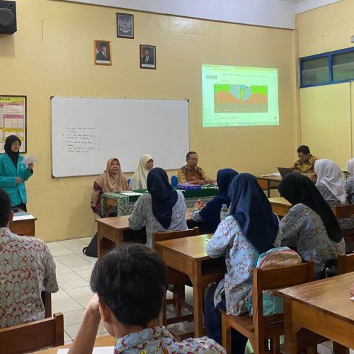 Pelatihan Siswa SMK Muhammadiyah Kartasura Produksi Majalah Digital Berbasis Website